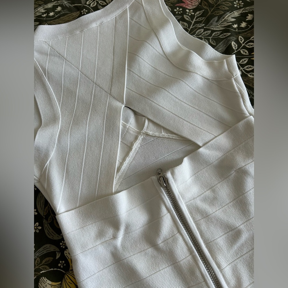 Guess Elegant White Sleeveless Bandage Dress - Picture 4 of 5